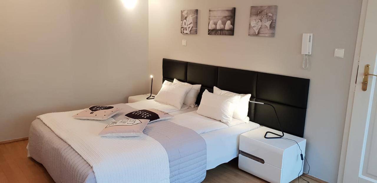 Aparthotel Old City Cracovia Esterno foto