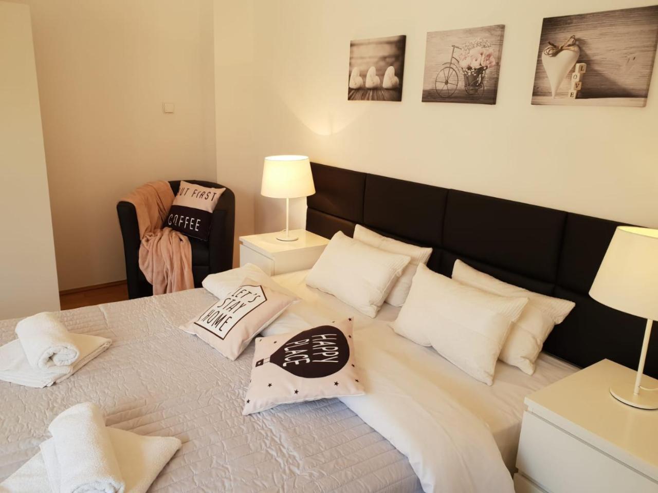 Aparthotel Old City Cracovia Esterno foto