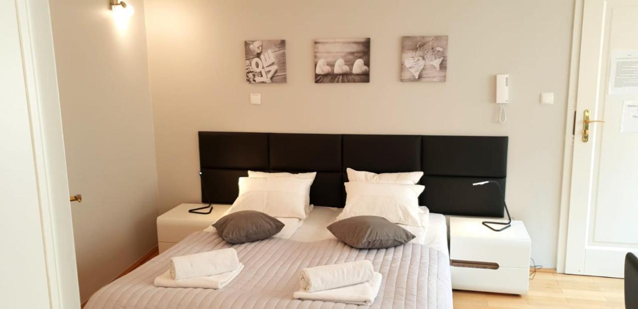 Aparthotel Old City Cracovia Esterno foto