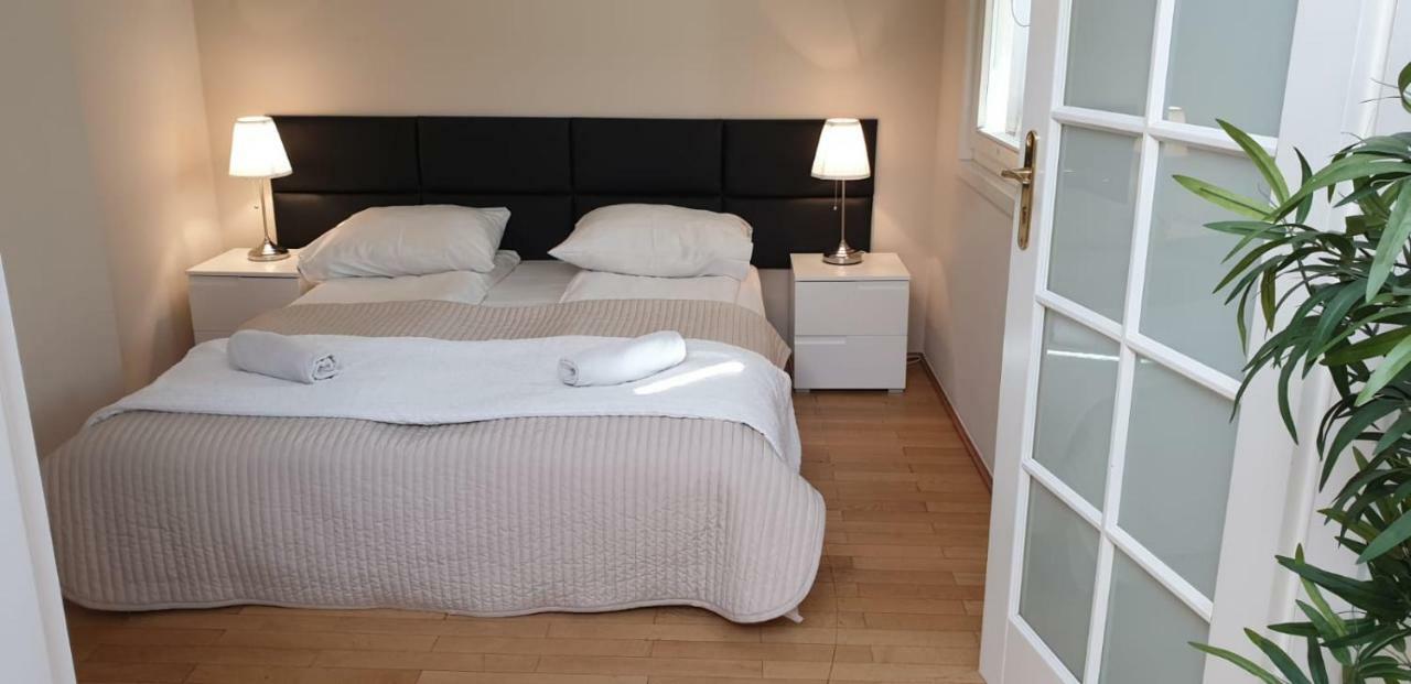 Aparthotel Old City Cracovia Esterno foto
