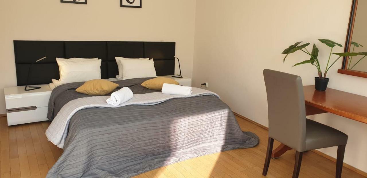 Aparthotel Old City Cracovia Esterno foto
