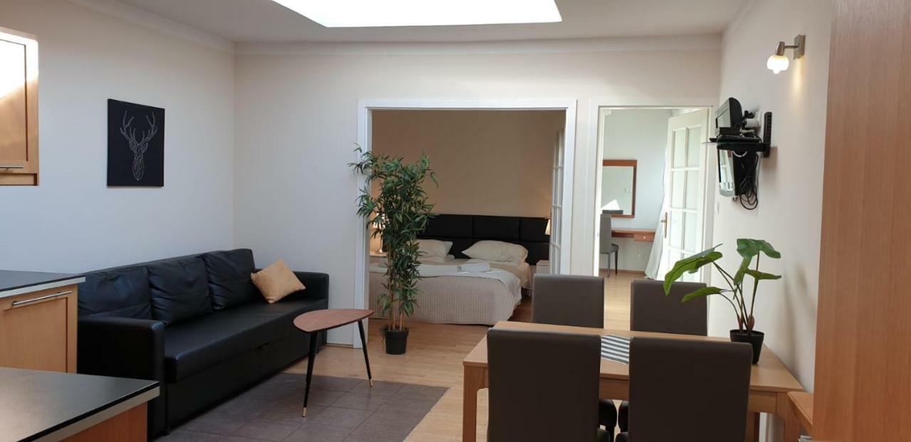 Aparthotel Old City Cracovia Esterno foto