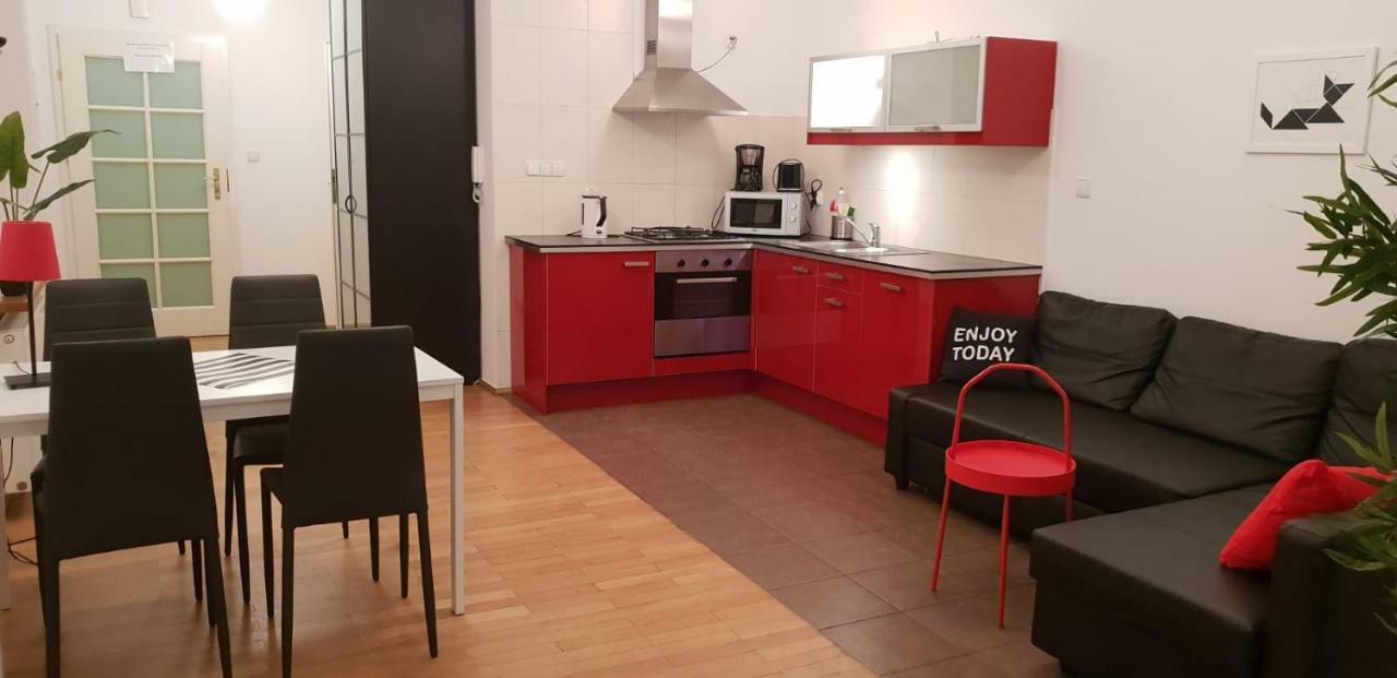 Aparthotel Old City Cracovia Esterno foto