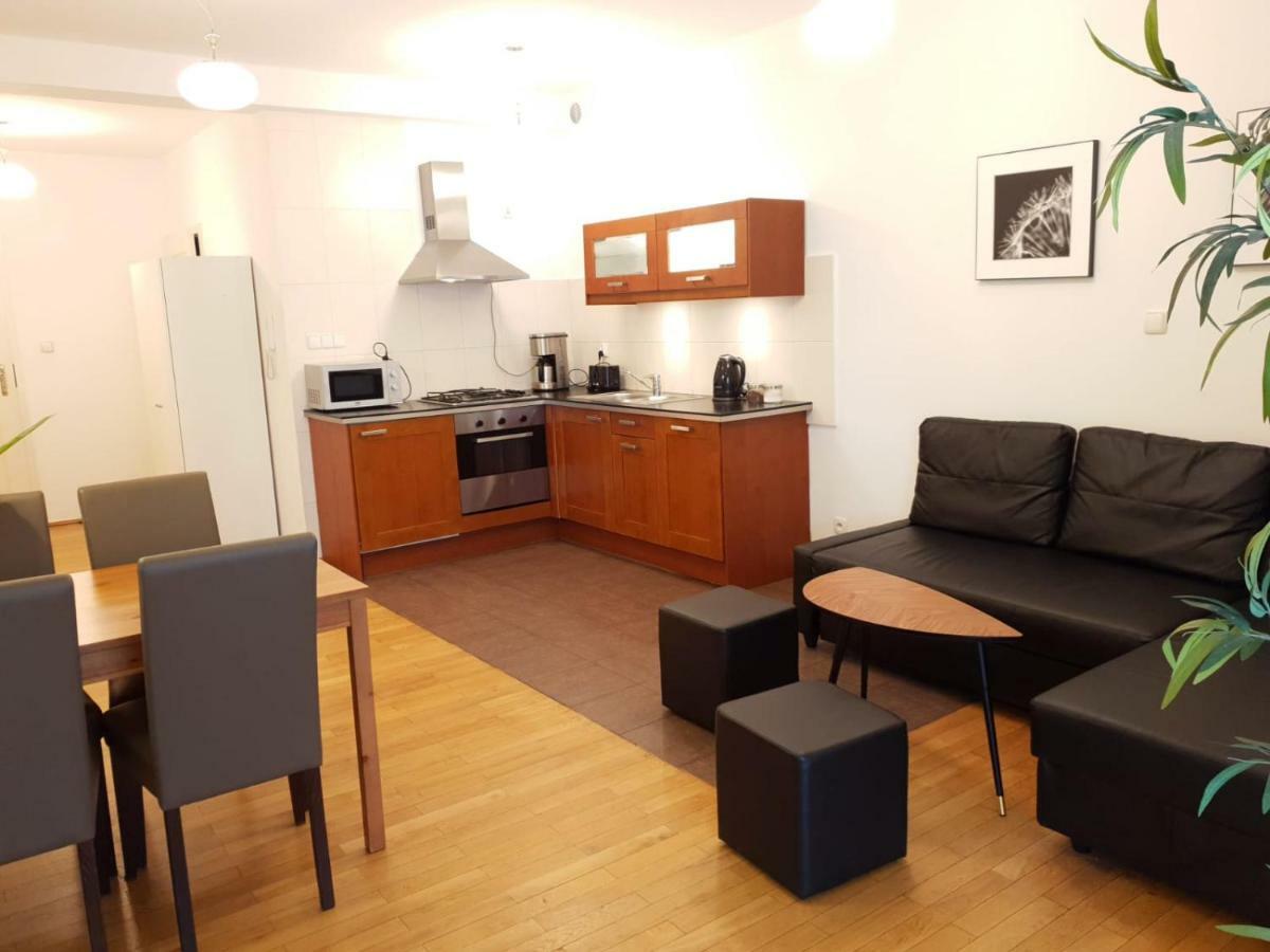Aparthotel Old City Cracovia Esterno foto