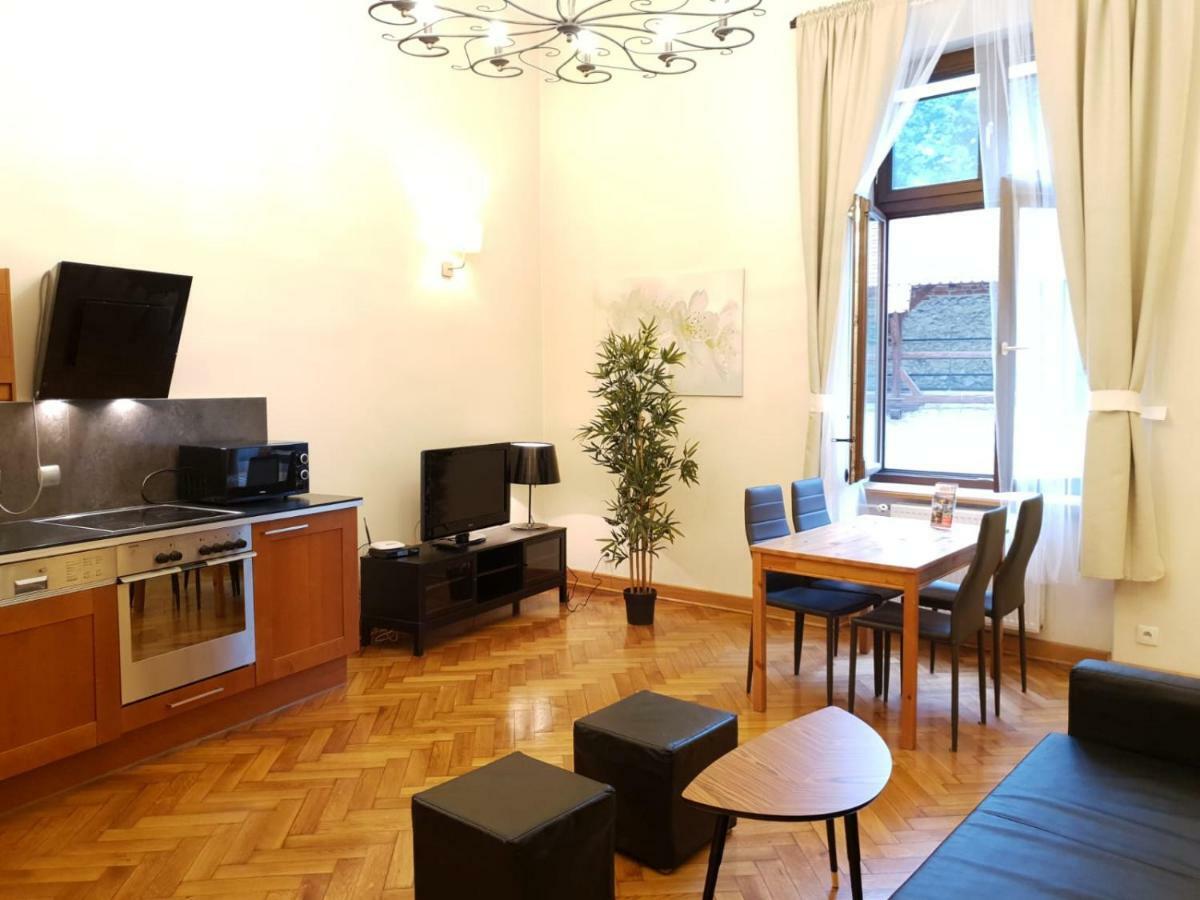 Aparthotel Old City Cracovia Esterno foto